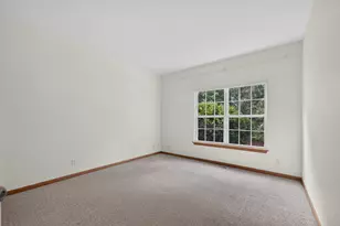 536 Clayton Cir, Sycamore, IL 60178 - Photo 9