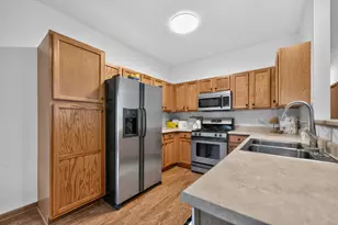 536 Clayton Cir, Sycamore, IL 60178 - Photo 7