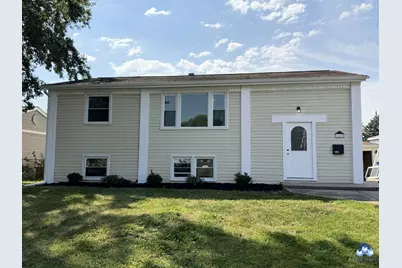 142 Adobe Circle, Carpentersville, IL 60110 - Photo 1