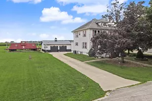 102 N Pine St, Buckley, IL 60918 - Photo 5