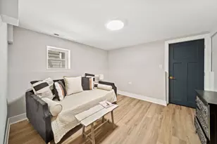 4842 W Warwick Ave, Chicago, IL 60641 - Photo 23