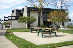 9701 N Dee Road N, Niles, IL 60714 - Photo 13