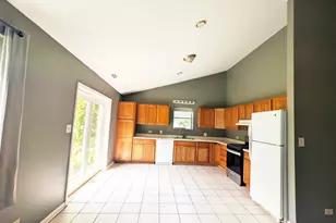 568 Manor Pl, Aurora, IL 60506 - Photo 3