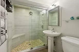542 W Brompton Ave, Chicago, IL 60657 - Photo 13