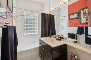 542 W Brompton Ave, Chicago, IL 60657 - Photo 9