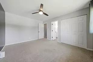 790 Evergreen Ln, Hoffman Estates, IL 60169 - Photo 11
