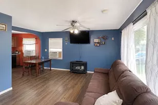 205 Caddy Ave, Carpentersville, IL 60110 - Photo 5