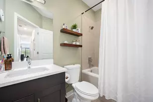 2104 W Belmont Ave, Chicago, IL 60618 - Photo 13