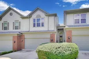 923 Kings Canyon Dr, Streamwood, IL 60107 - Photo 1