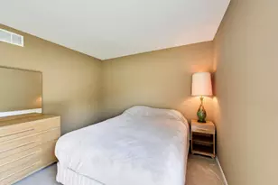 923 Kings Canyon Dr, Streamwood, IL 60107 - Photo 13