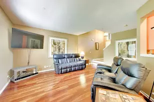 923 Kings Canyon Dr, Streamwood, IL 60107 - Photo 3