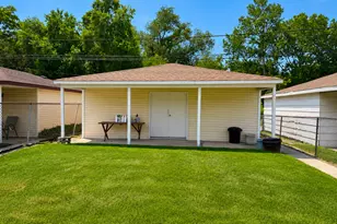 11250 S Green Bay Ave, Chicago, IL 60617 - Photo 9