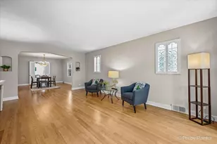 2921 W Birchwood Ave, Chicago, IL 60645 - Photo 7