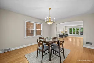 2921 W Birchwood Ave, Chicago, IL 60645 - Photo 11