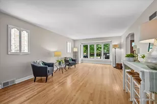 2921 W Birchwood Ave, Chicago, IL 60645 - Photo 9