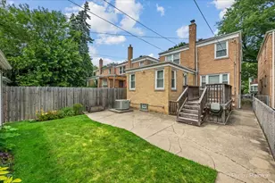 2921 W Birchwood Ave, Chicago, IL 60645 - Photo 33