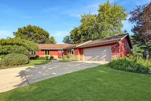 829 Sutton Pl, Freeport, IL 61032 - Photo 3