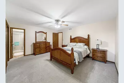 829 Sutton Place, Freeport, IL 61032 - Photo 21