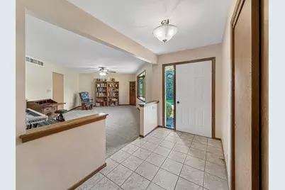 829 Sutton Place, Freeport, IL 61032 - Photo 5
