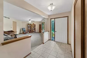 829 Sutton Pl, Freeport, IL 61032 - Photo 5