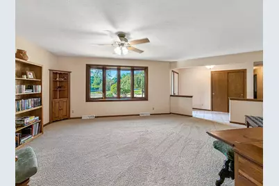 829 Sutton Place, Freeport, IL 61032 - Photo 9