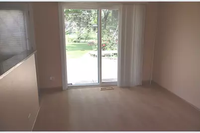 182 Roxbury Lane, Des Plaines, IL 60018 - Photo 7