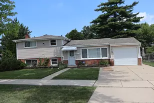 182 Roxbury Ln, Des Plaines, IL 60018 - Photo 1