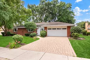 924 Brookline Ln, Park Ridge, IL 60068 - Photo 1