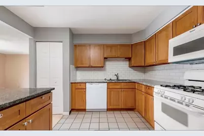 238 E Bailey Road #J, Naperville, IL 60565 - Photo 3