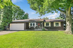 85 Sherbon Ln, Crystal Lake, IL 60014 - Photo 1