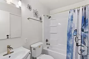 85 Sherbon Ln, Crystal Lake, IL 60014 - Photo 11