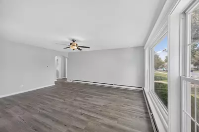 9316 S Harding Avenue, Evergreen Park, IL 60805 - Photo 5