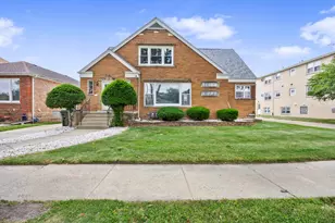 9316 S Harding Ave, Evergreen Park, IL 60805 - Photo 3