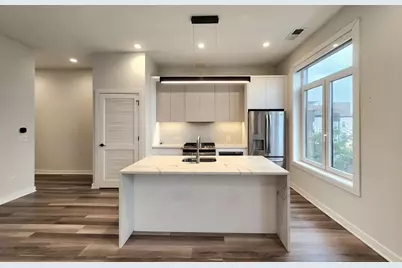 1348 W Roscoe Street #209, Chicago, IL 60657 - Photo 3