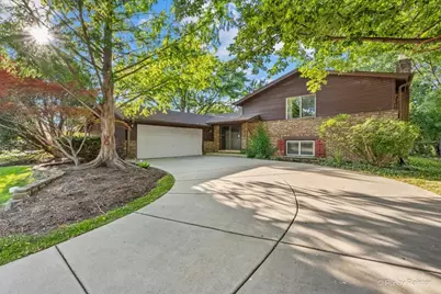 602 E Hackberry Drive, Arlington Heights, IL 60004 - Photo 1