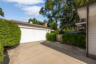 4820 Lee Ave, Downers Grove, IL 60515 - Photo 9