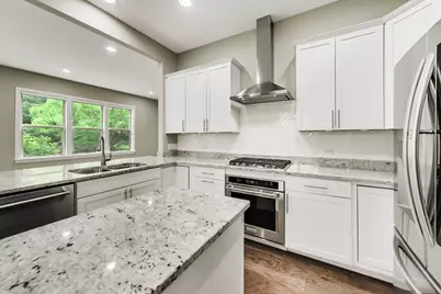 307 Camberley Lane, Lincolnshire, IL 60069 - Photo 7