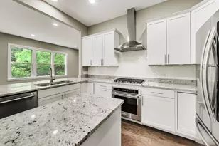 307 Camberley Ln, Lincolnshire, IL 60069 - Photo 7