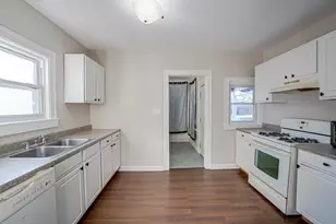 563 S Lake St, Aurora, IL 60506 - Photo 3