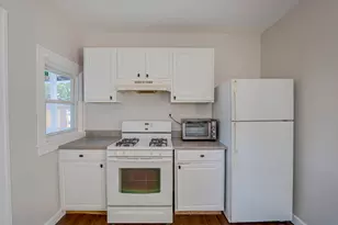 563 S Lake St, Aurora, IL 60506 - Photo 5