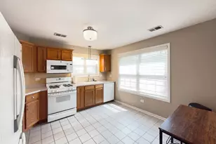 322 Winfield Ct, Schaumburg, IL 60194 - Photo 5