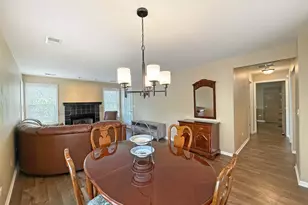 322 Winfield Ct, Schaumburg, IL 60194 - Photo 7