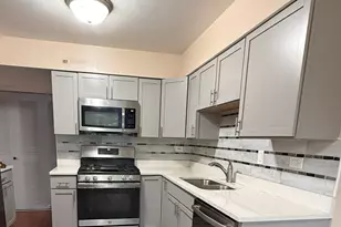 2310 Hyde Ct, Schaumburg, IL 60194 - Photo 7