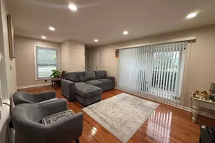 2310 Hyde Ct, Schaumburg, IL 60194 - Photo 3