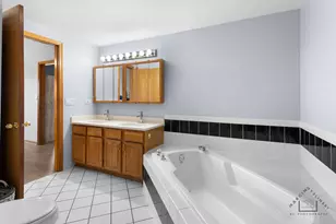 7410 W Lawrence Ave, Harwood Heights, IL 60706 - Photo 15