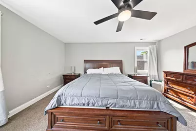 5337 W Barry Avenue, Chicago, IL 60641 - Photo 15