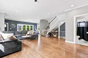 5337 W Barry Ave, Chicago, IL 60641 - Photo 7