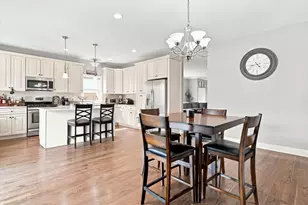 5337 W Barry Ave, Chicago, IL 60641 - Photo 13