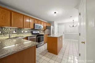42 Egg Harbour Ct, Schaumburg, IL 60173 - Photo 5