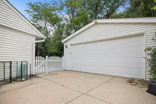 1603 Roder Ct, Streamwood, IL 60107 - Photo 23